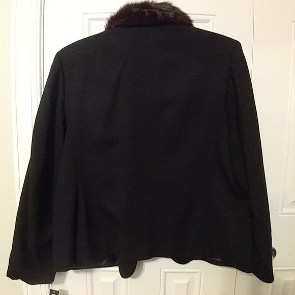 Black wool 2 piece suit w faux fur collar, skirt - Picture 6 of 8